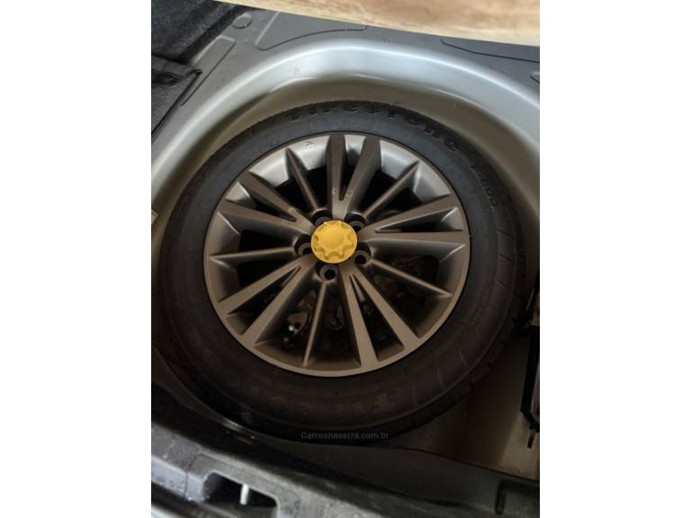 TOYOTA - COROLLA - 2018/2018 - Prata - R$ 111.900,00