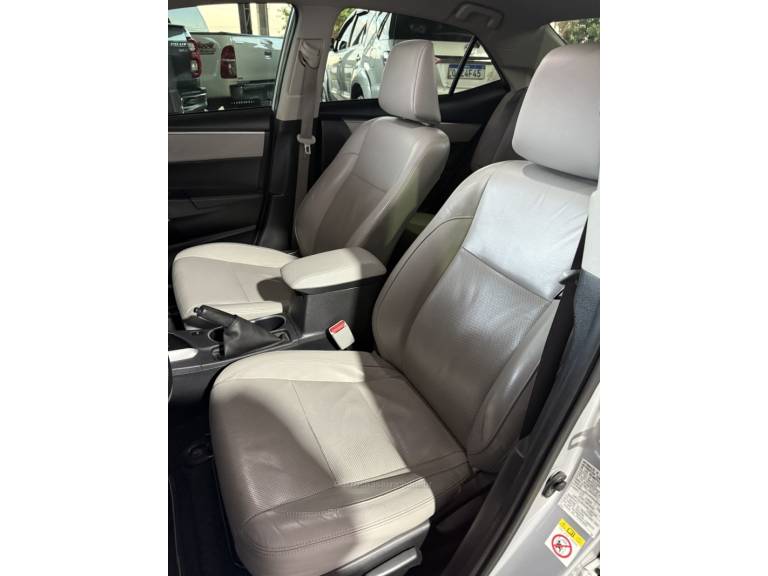 TOYOTA - COROLLA - 2018/2018 - Prata - R$ 111.900,00