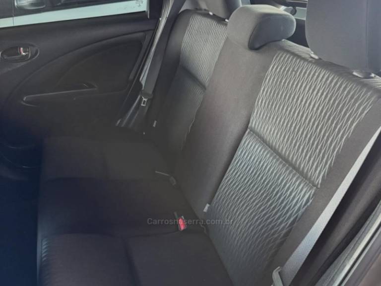 TOYOTA - ETIOS - 2018/2018 - Cinza - R$ 59.900,00