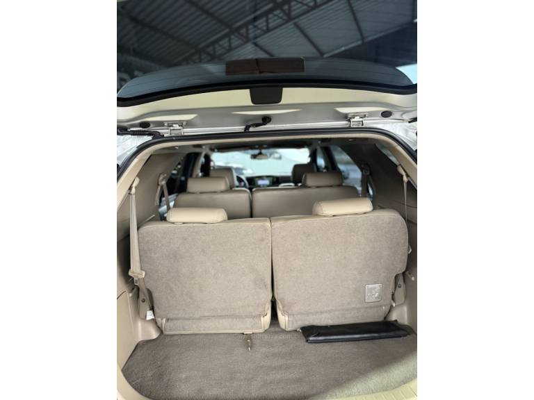 TOYOTA - HILUX SW4 - 2012/2012 - Prata - R$ 144.900,00