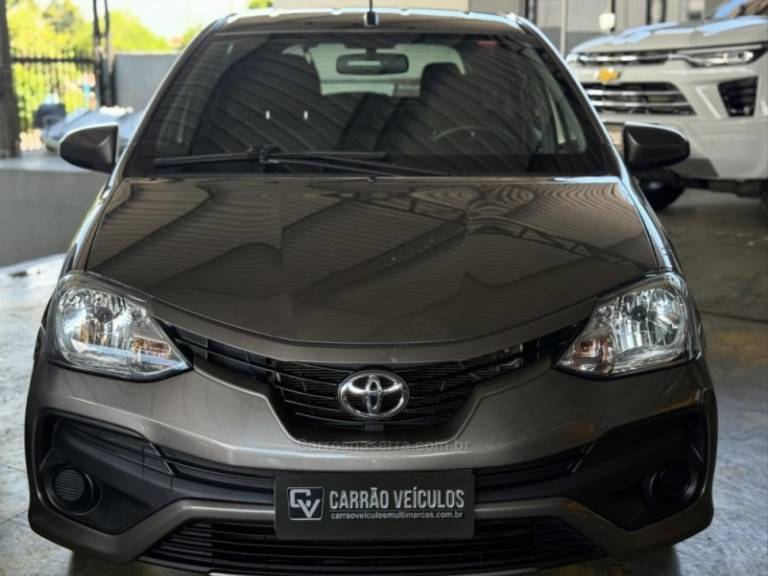 TOYOTA - ETIOS - 2018/2018 - Cinza - R$ 59.900,00