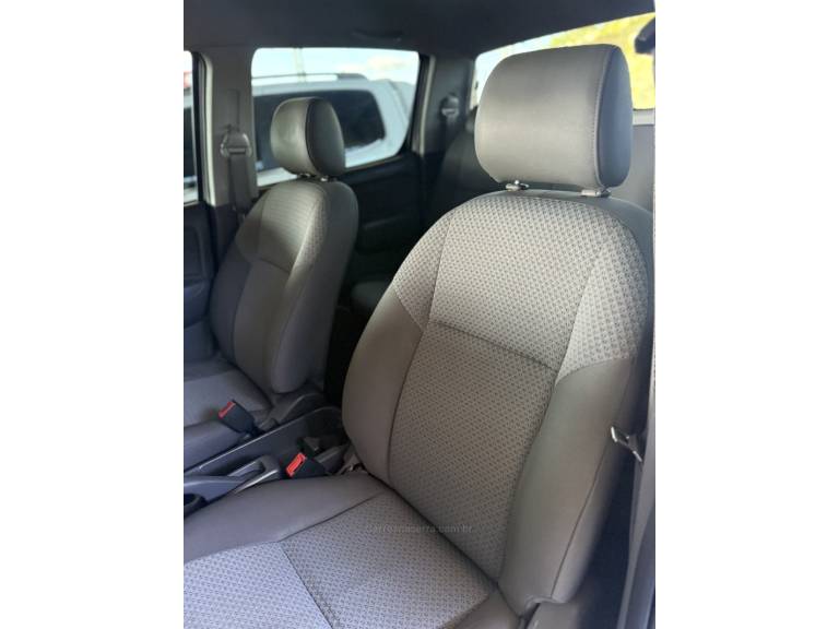 TOYOTA - HILUX - 2015/2015 - Branca - R$ 129.900,00