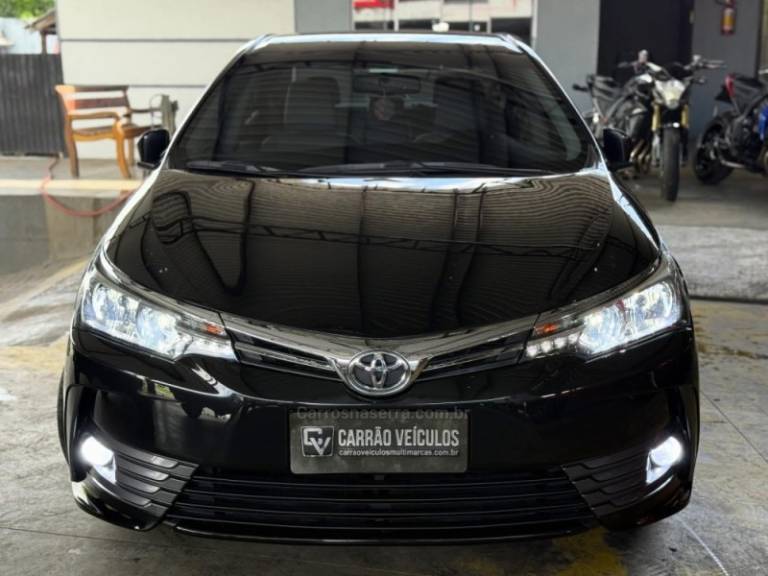 TOYOTA - COROLLA - 2017/2018 - Preta - R$ 109.900,00