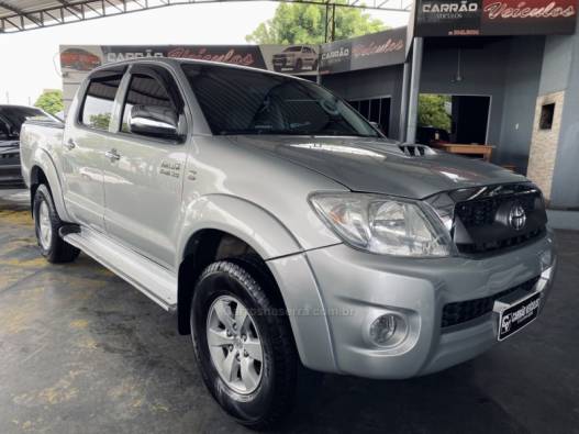 TOYOTA - HILUX - 2011/2011 - Prata - R$ 129.900,00