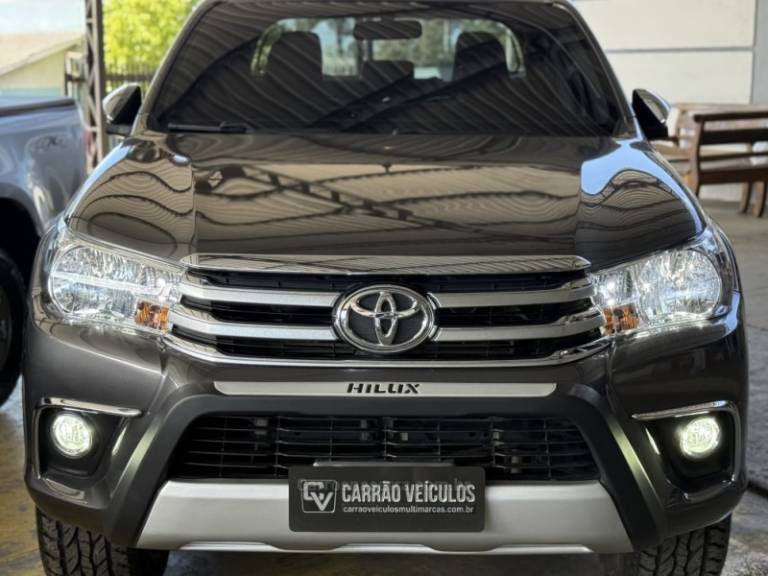 TOYOTA - HILUX - 2017/2017 - Cinza - R$ 184.900,00