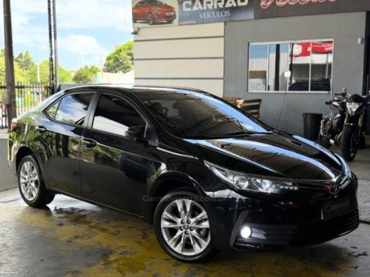 TOYOTA - COROLLA - 2017/2018 - Preta - R$ 109.900,00