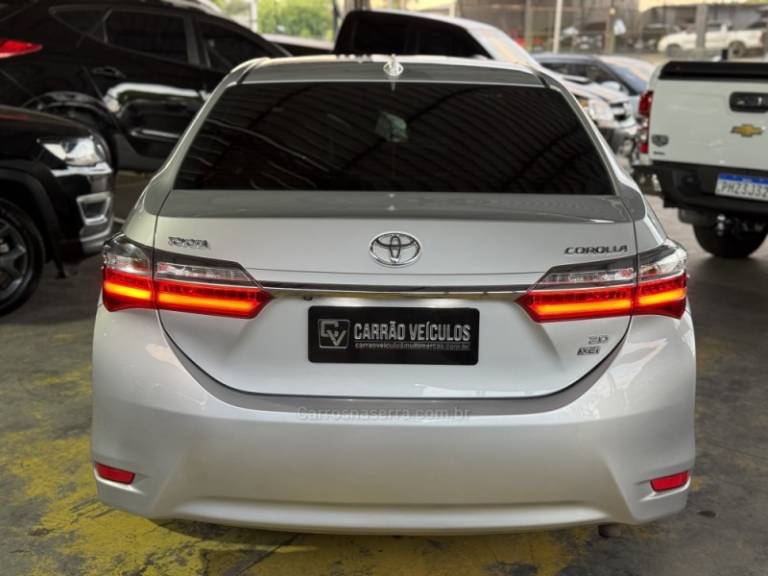 TOYOTA - COROLLA - 2018/2018 - Prata - R$ 111.900,00
