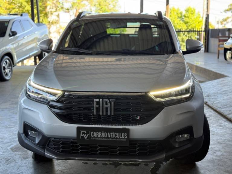 FIAT - STRADA - 2022/2023 - Prata - R$ 119.900,00