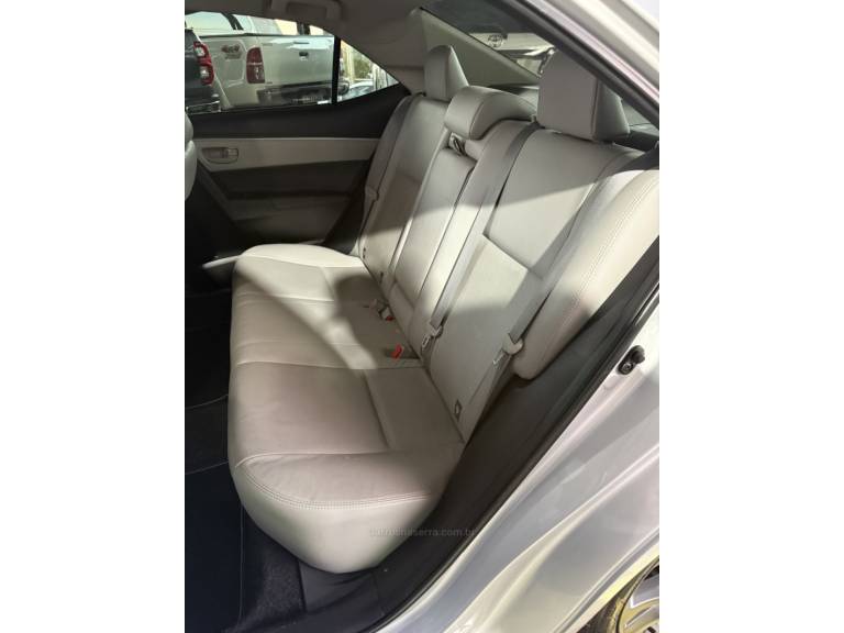 TOYOTA - COROLLA - 2018/2018 - Prata - R$ 111.900,00