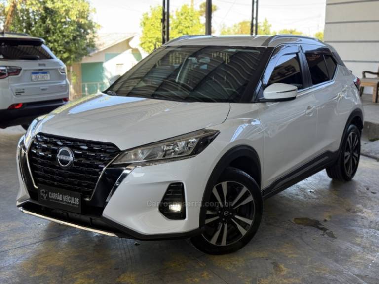 NISSAN - KICKS - 2022/2023 - Branca - R$ 114.900,00