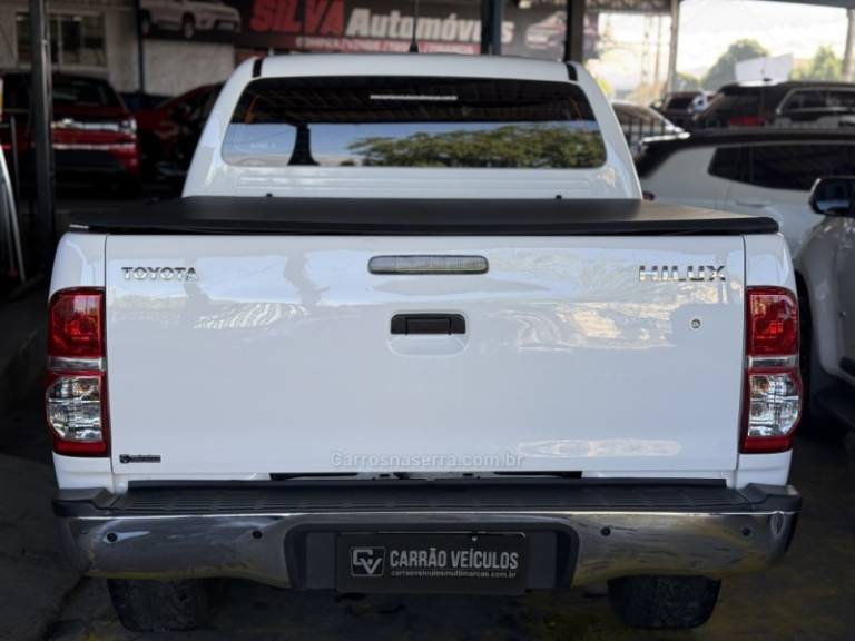 TOYOTA - HILUX - 2015/2015 - Branca - R$ 129.900,00