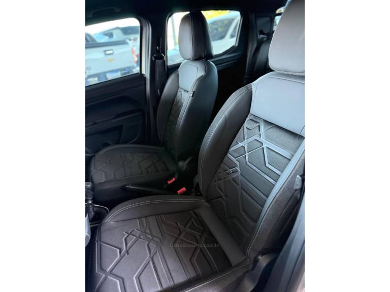 FIAT - STRADA - 2022/2023 - Prata - R$ 119.900,00