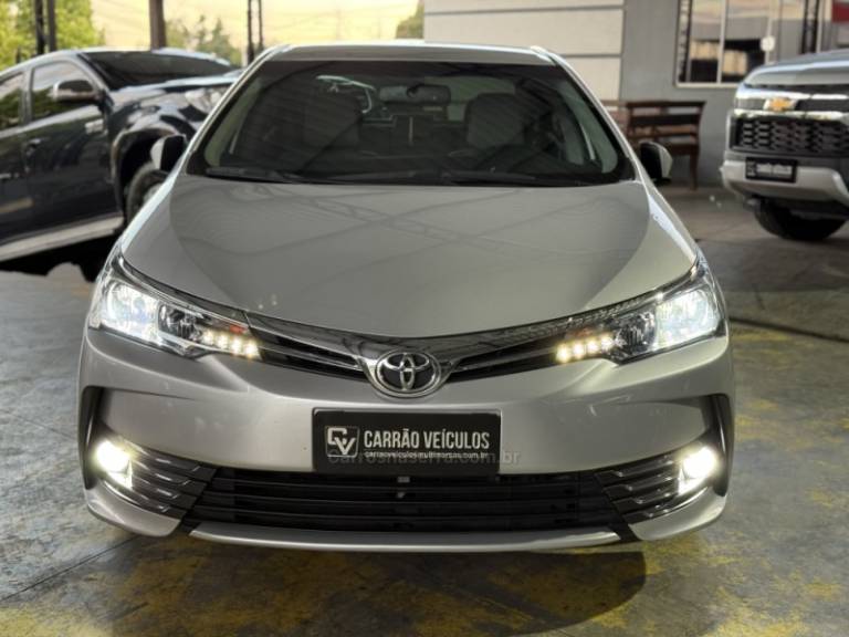 TOYOTA - COROLLA - 2018/2018 - Prata - R$ 111.900,00