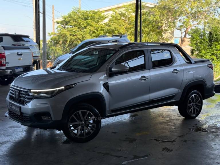 FIAT - STRADA - 2022/2023 - Prata - R$ 119.900,00