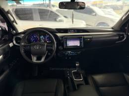 TOYOTA - HILUX - 2017/2017 - Cinza - R$ 184.900,00