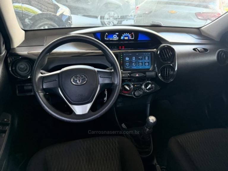 TOYOTA - ETIOS - 2018/2018 - Cinza - R$ 59.900,00