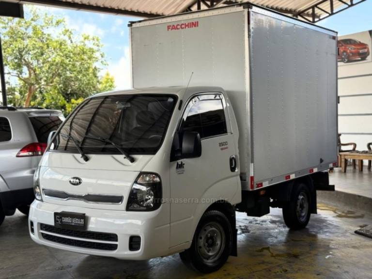 KIA MOTORS - BONGO - 2016/2016 - Branca - R$ 134.900,00