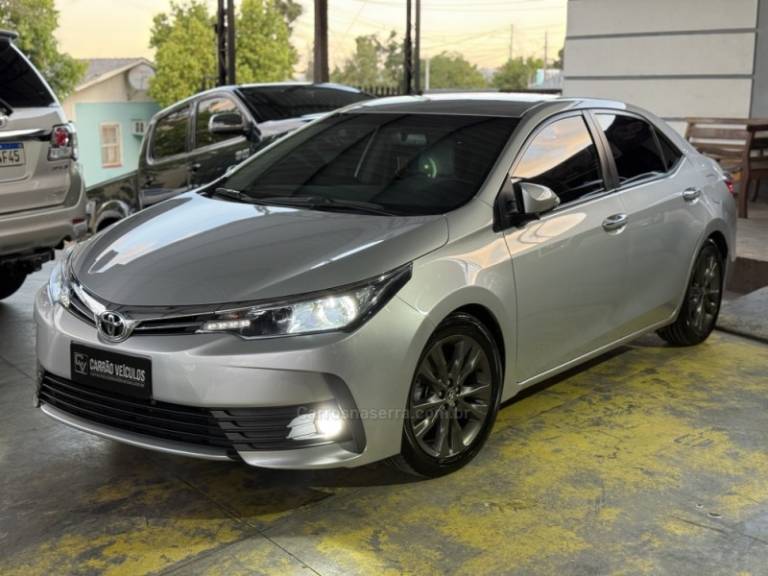 TOYOTA - COROLLA - 2018/2018 - Prata - R$ 111.900,00