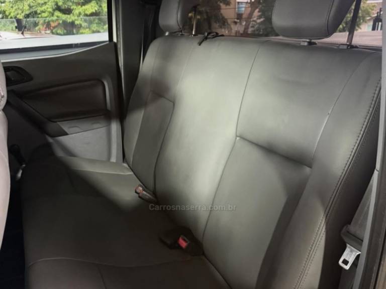 FORD - RANGER - 2013/2013 - Prata - R$ 94.900,00