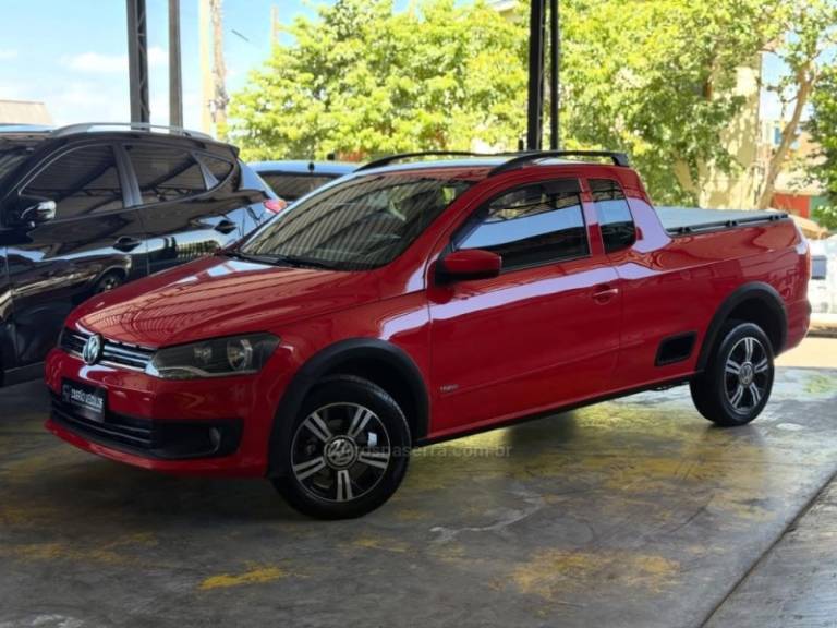 VOLKSWAGEN - SAVEIRO - 2013/2014 - Vermelha - R$ 54.900,00