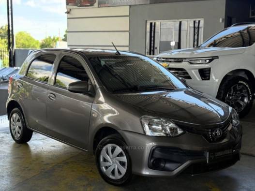 TOYOTA - ETIOS - 2018/2018 - Cinza - R$ 59.900,00